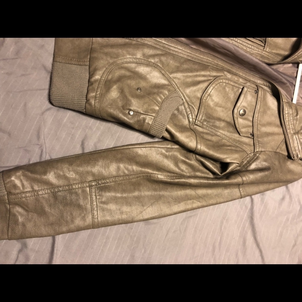 🛍 3/$15 Bomber Jacket - Picture 7 of 8